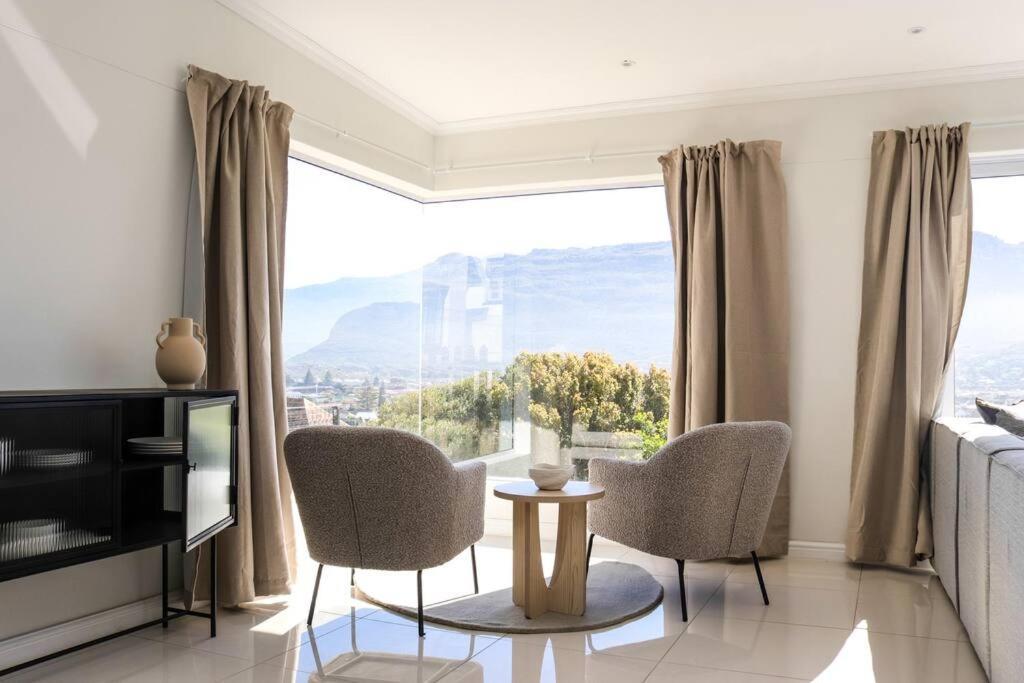 A Fish Hoek Beaut Villa *